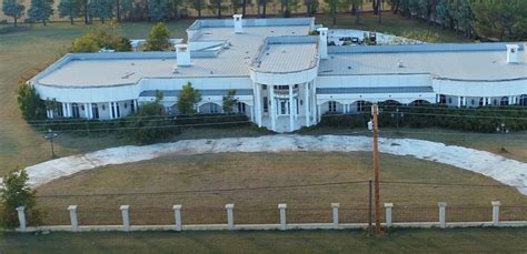 Is This One Of The Biggest Abandoned Mansions In Texas?