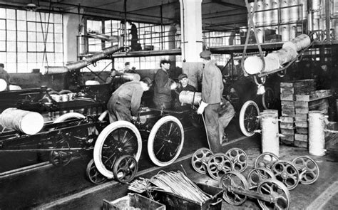 Henry Ford Model t Assembly Line :: The history of the Model T | Henry ford, Ford, Ford motor ...