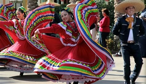 5 Traditional Mexican Dance Forms You Must Know - lifeberrys.com