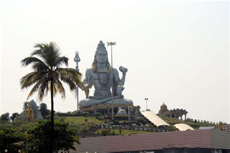 Murudeshwar Temple Karnataka: India's 2nd Massive Shiva Statue