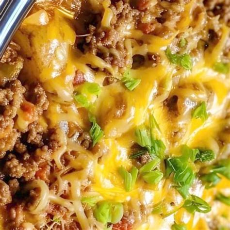 This slow cooker hamburger potato casserole is the perfect comfort meal - Viral Recipes