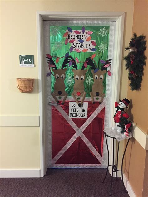 30+ Office Door Decorating Ideas For Christmas