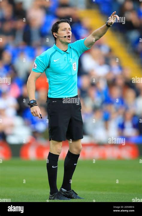 Referee Darren England Stock Photo - Alamy