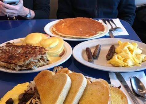 Highest-rated breakfast restaurants in Minneapolis, according to ...