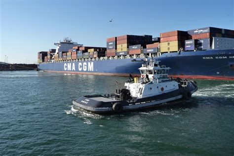 File:Container Ship and Tug.jpg - Wikipedia, the free encyclopedia