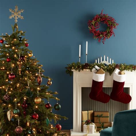 B&Q's Christmas Range Includes Wreaths, Outdoor Lights, Stockings