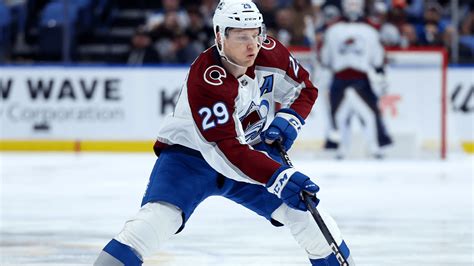 Colorado Avalanche’s Nathan MacKinnon leaves game with upper-body ...