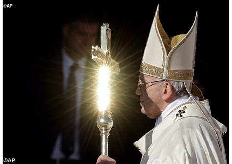 NGƯỜI LỮ HÀNH HY VỌNG: Pope Francis canonizes 35 new saints