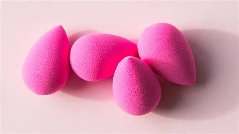 Beauty Blender vs Brush: What’s Better for Applying Foundation? – CHIC AND SUGAR