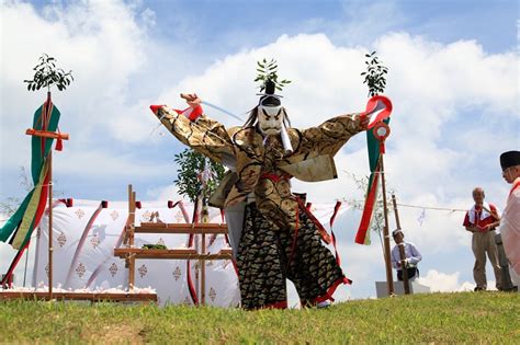 Traditional shinto ritual conducted on the top of the mountain | SHIMANE