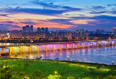 Banpo Bridge Rainbow Fountain - Top best holiday places in the world ...