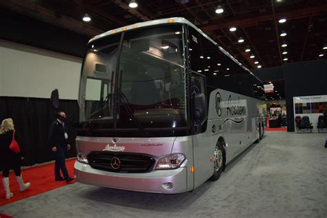 Mercedes Benz presentó oficialmente su Tourrider en Busworld