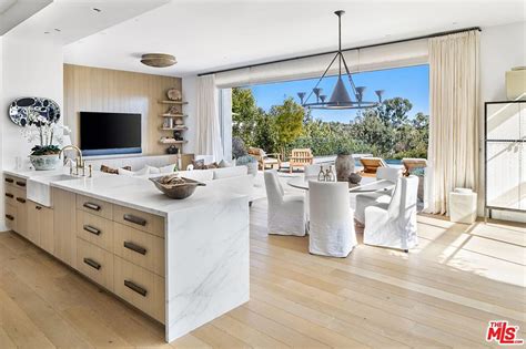 Michelle Pfeiffer's Pacific Palisades home sells for $25M