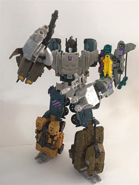 [Toy Review] "Bruticus" has G1 girth with modern aesthetics - marcusgohmarcusgoh