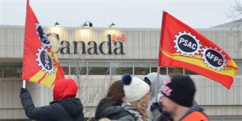 6,000 federal government workers on strike in northern Ontario | CBC News