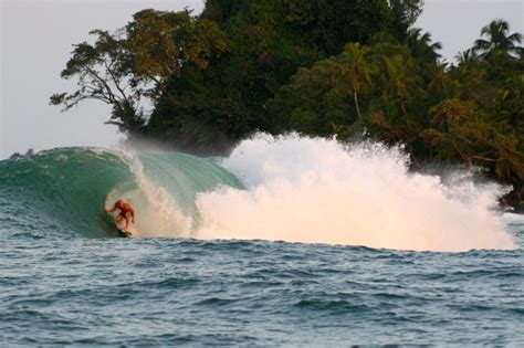 Kelly Slater surfing Bocas del Toro, Panama - Unstoppable Family