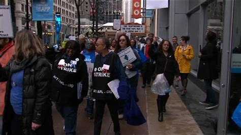 Workers, City Colleges of Chicago reach deal to end strike - ABC7 Chicago