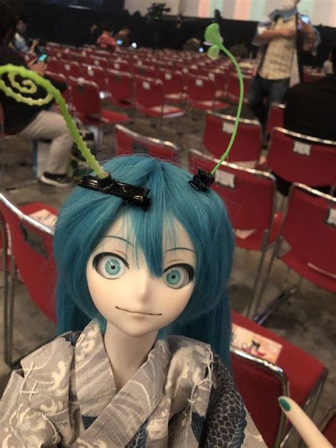 Creepy Hatsune Miku doll | Hatsune miku doll, Hatsune miku project diva ...