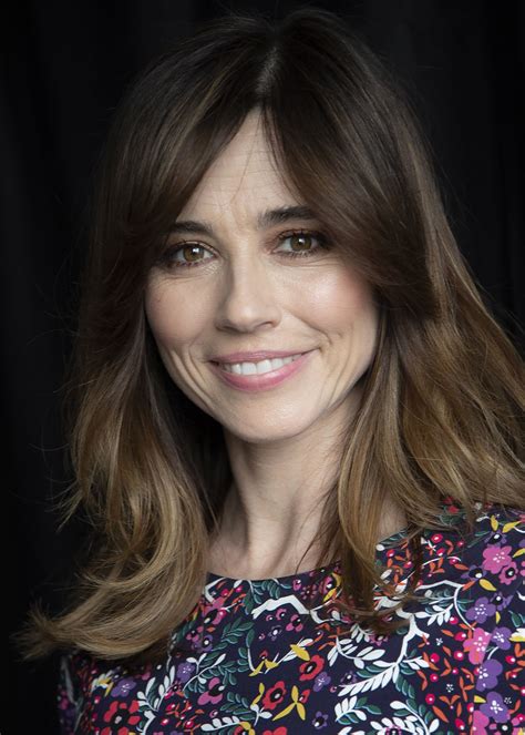 Linda Cardellini - "Dead To Me" Press Conference Portraits in Hollywood ...