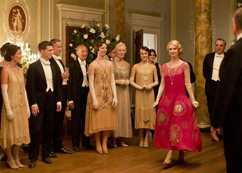 lady rose in pink | Costume, Downton abbey, Tenues rétro