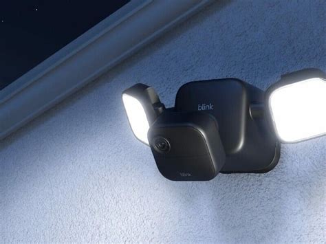 Wireless Floodlight Camera Systems : Blink Outdoor 4 Floodlight Camera