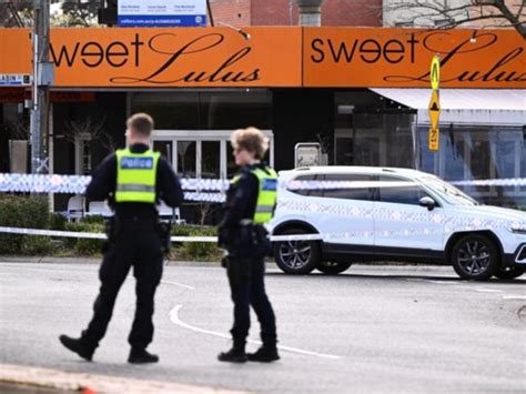 Melbourne gangland shooting of Gavin Preston at busy Keilor cafe captured on CCTV | 7NEWS