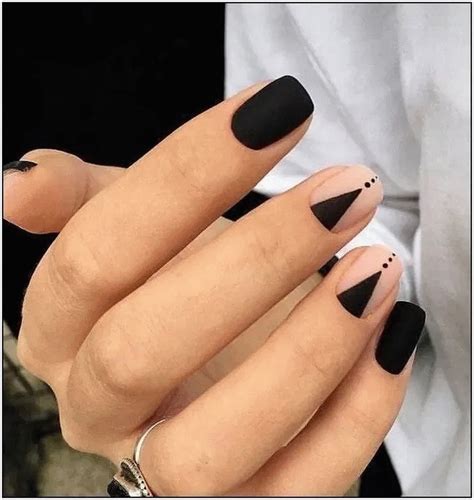 Pin by Laura Davidow on Nails in 2020 (With images) | Black nail designs, Matte nails design ...