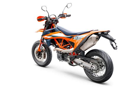 Motorrad Vergleich KTM 690 SMC R 2023 vs. KTM 890 Duke R 2022