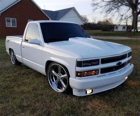 90s Chevy Pickup Lowered Perfectly