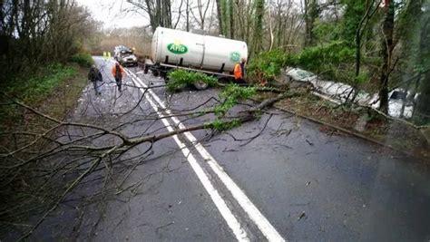 Milk tanker driver 'very lucky' to walk away from horror crash on busy Devon road - Devon Live