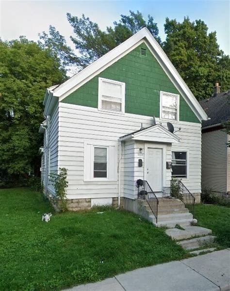 3220 N Achilles St, Milwaukee, WI 53212 | Trulia