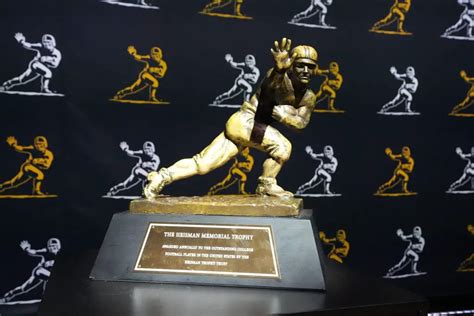 Reggie Bush to get 2005 Heisman Trophy back - Vendetta Sports Media