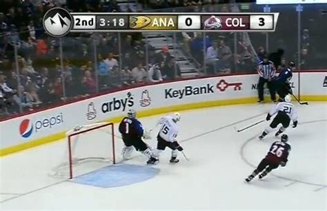 Getzlaf slew footed Varlamov : r/hockey