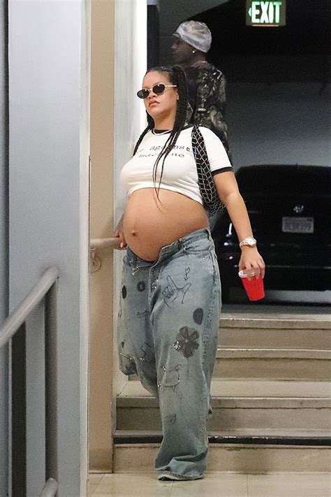 Pregnant Rihanna Bares Baby Bump In Crop Top, Unbuttoned Jeans: Photo – Hollywood Life