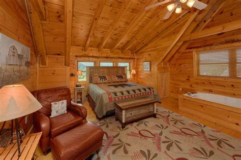 "Bear Mountain Lodge" 3 Bedroom Cabin with Game Room Near Gatlinburg