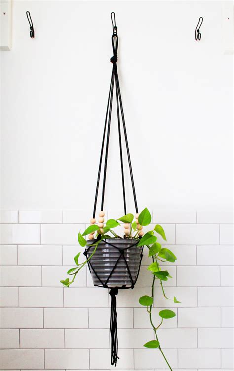 DIY Modern Macrame Hanging Planter - Deuce Cities Henhouse