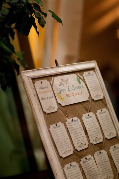 DIY Wedding Seating Chart- Free templates here: http://mishmashe ...