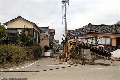 Japan earthquake terror: Videos capture people running for cover ...