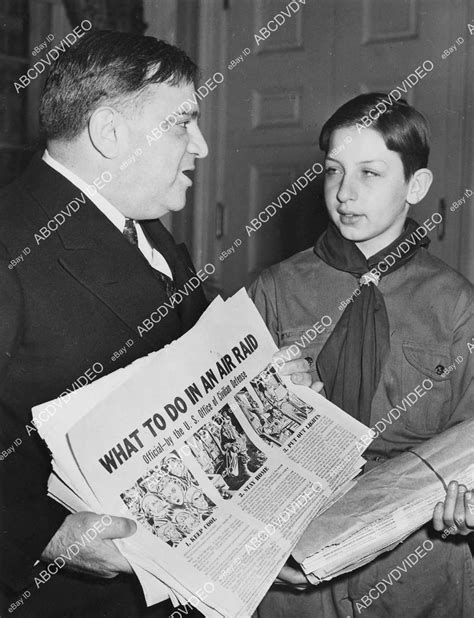 crp-00951 1941 WWII news photo NY Mayor LaGuardia has Boy Scouts deliv ...