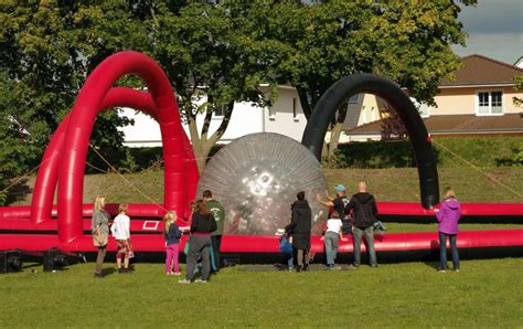 What Is Zorbing? (with pictures)