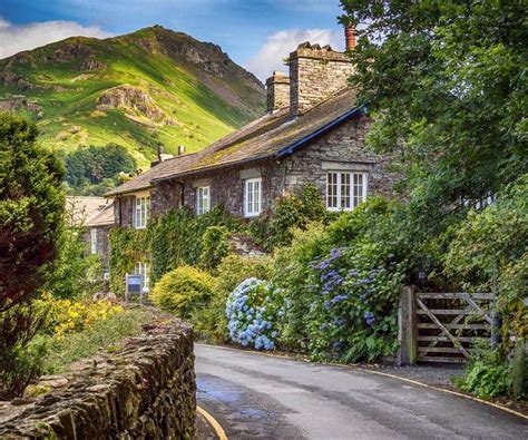 Roadside cottages near Grasmere in the English Lake District. | Lake ...