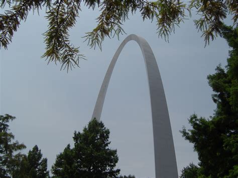 Free Stock photo of Famous Gateway Arch on One Gloomy Day | Photoeverywhere