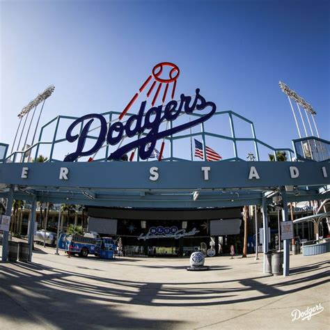 Pin by ★ allie ★ on love that !! | Los angeles dodgers stadium, Los ...