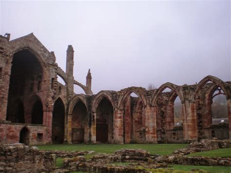 Melrose Abbey: Must-See Historic Ruins near Edinburgh, Scotland - Cosmos Mariners: Destination ...