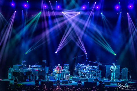 Phish Closes Out Fall Tour With A Stellar Saturday Night [Photos]