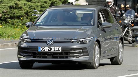 2024 Volkswagen Golf Facelift Spied Displaying New Headlights ...