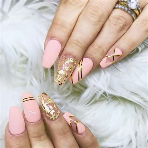 21 Chic Pink And Gold Nails Designs | NailDesignsJournal.com