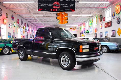 1995 GMC Sierra 1500 | classicsandbeyond.com