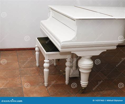 White grand piano stock image. Image of showing, jazz - 14297465