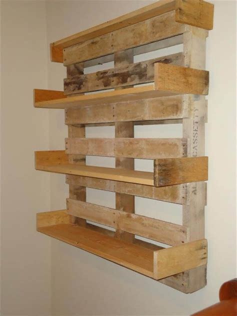 DIY Pallet Bookshelf